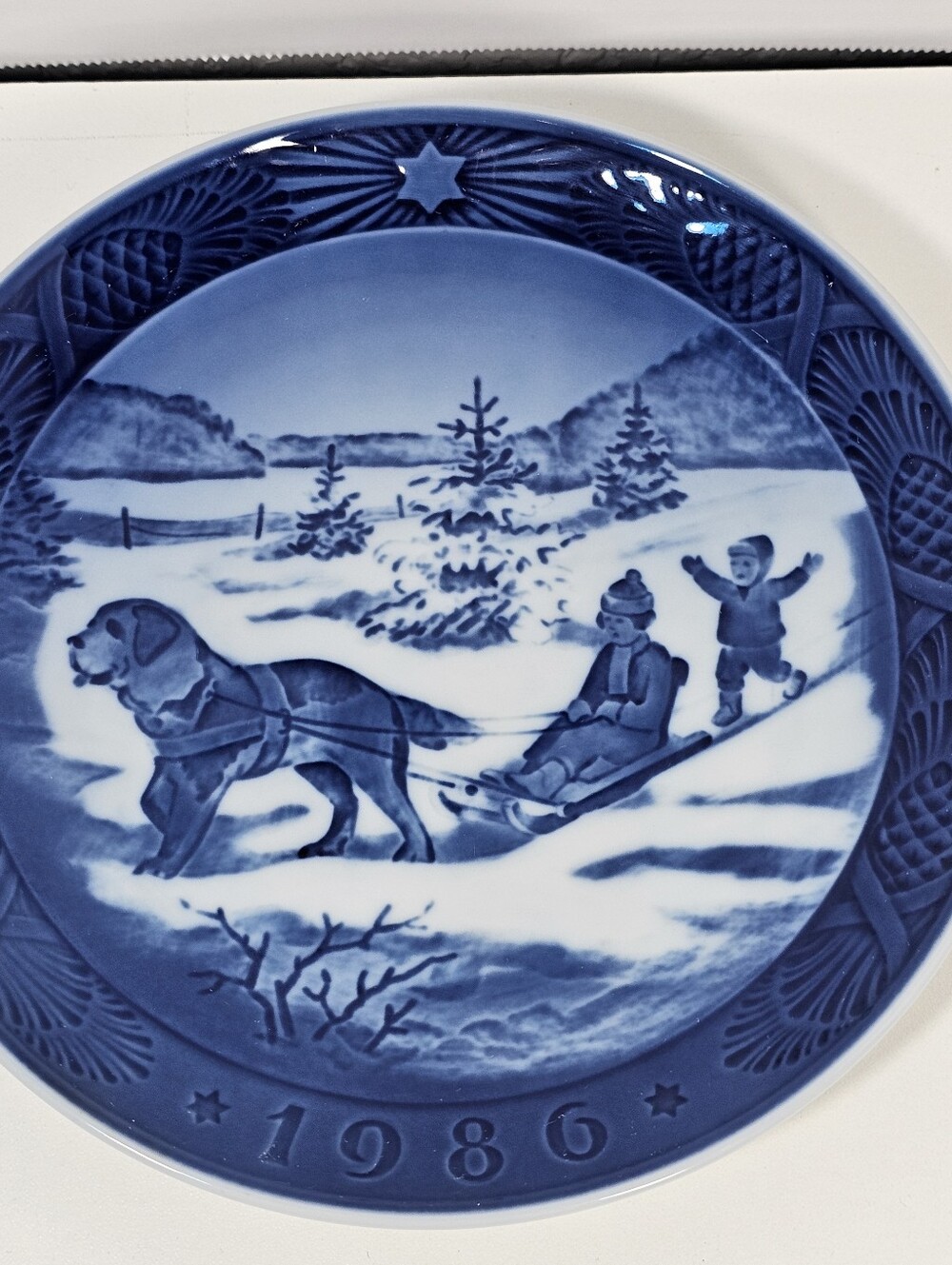 Vintage Royal Copenhagen 1986 "Christmas Holidays" porcelain collector plate